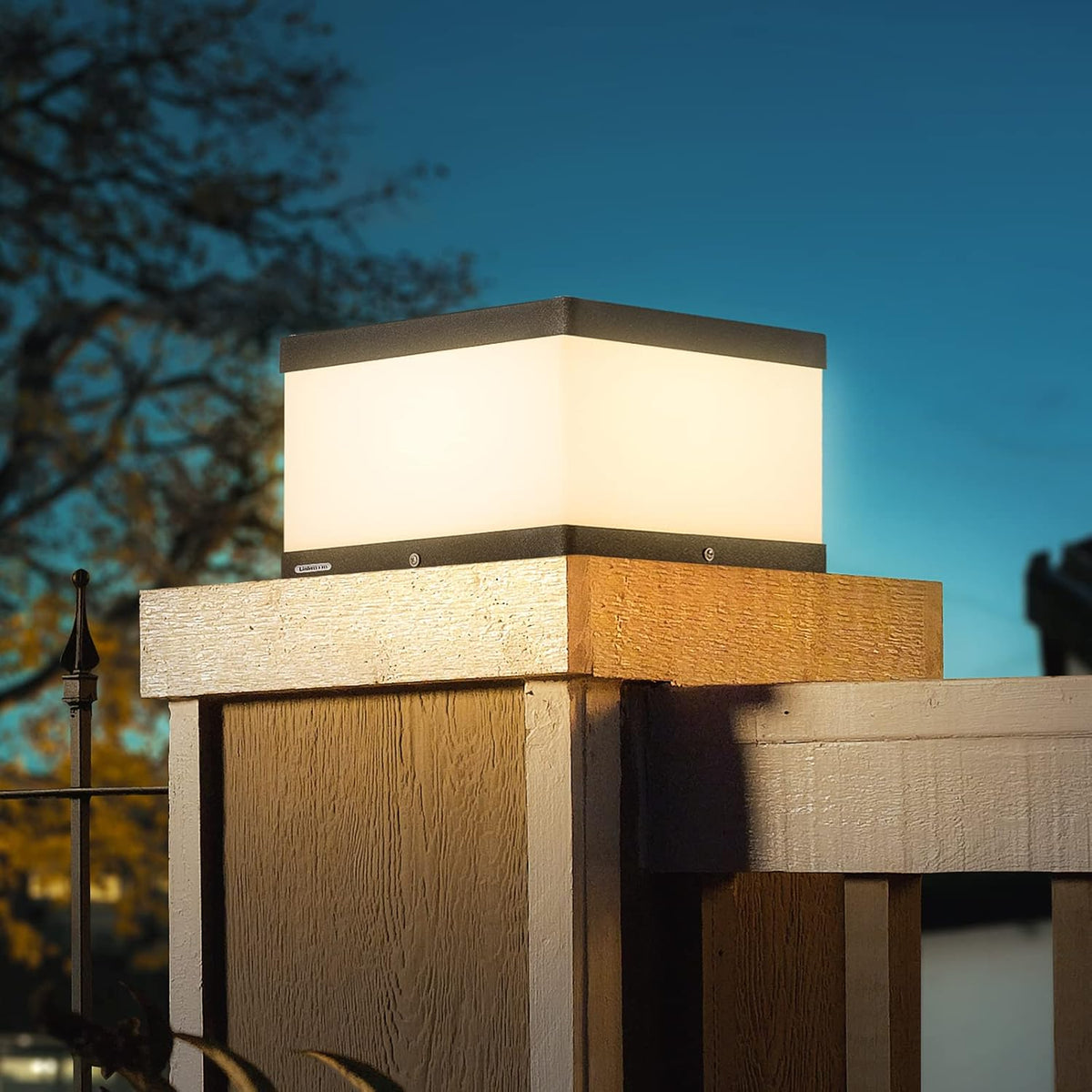 Outdoor Solar Post Cap Light V987